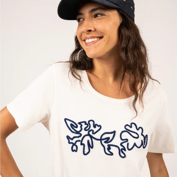 Saint James SANDY Tee with Embossed Flower Embroidery | 100% Cotton size 6 - Picture 2 of 12